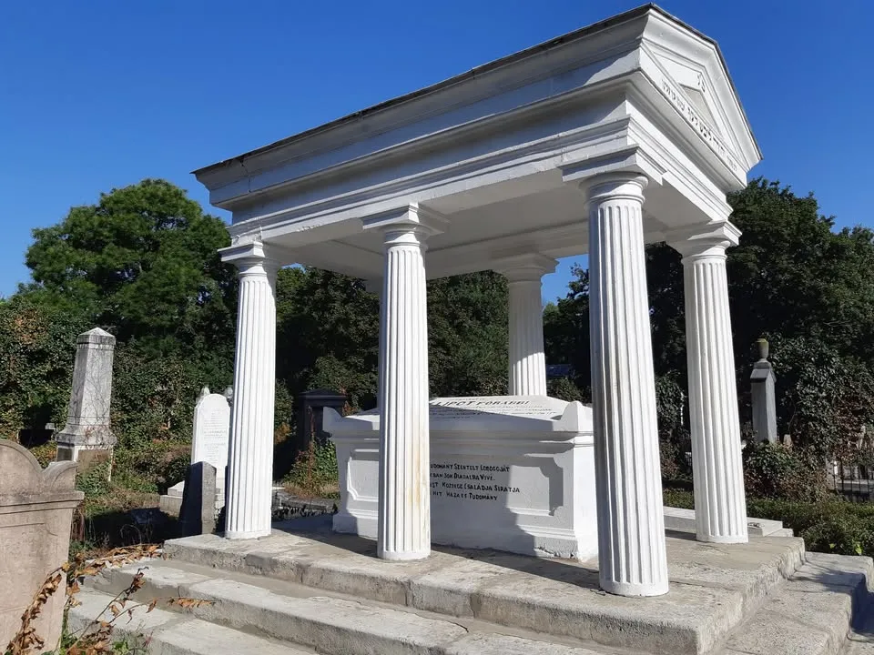 Élők háza (séta a zsidó temetőben)